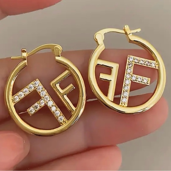Jewelry - Double F Design Goldtone Earrings